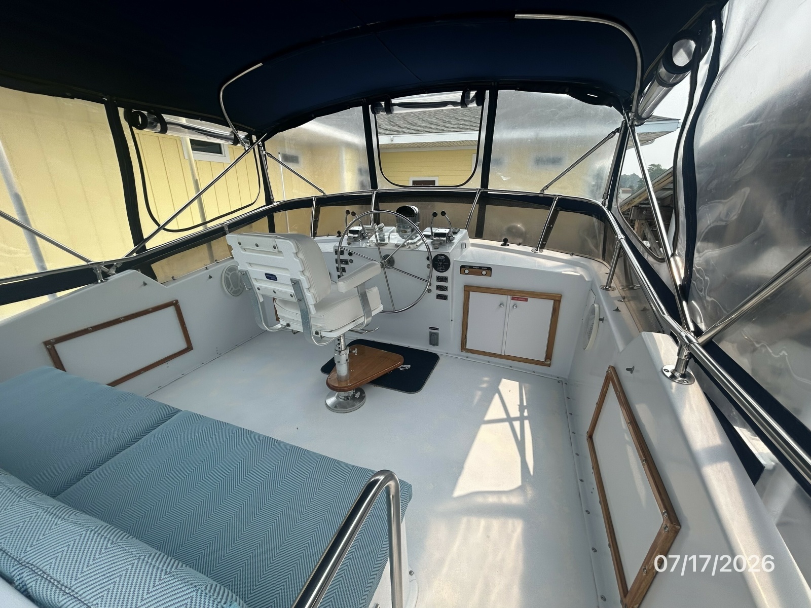 48' Hatteras flybridge forward