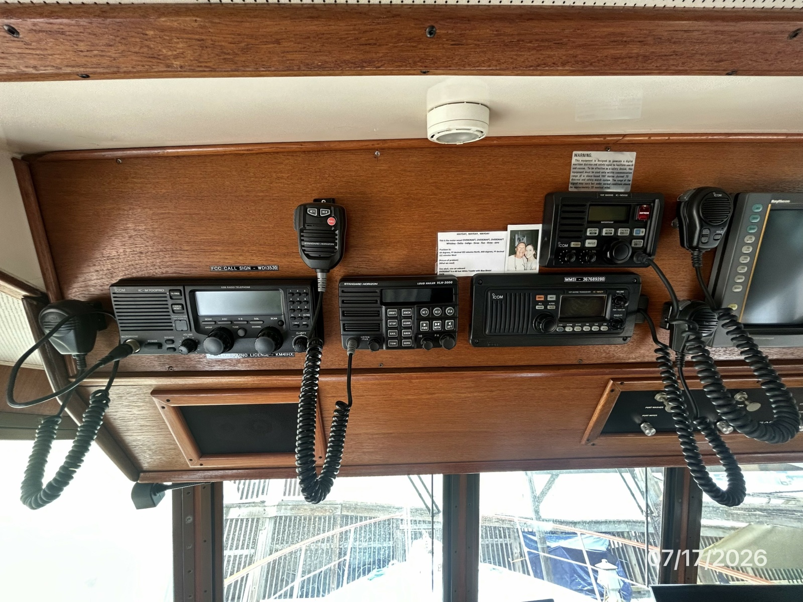 48' Hatteras pilothouse helm electronics1