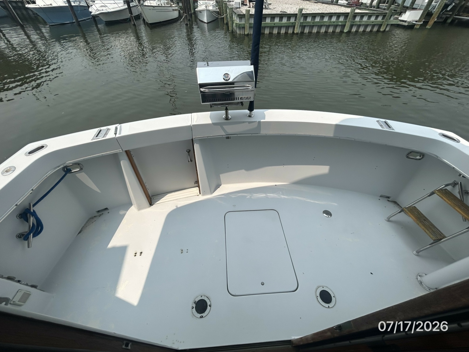 48' Hatteras cockpit