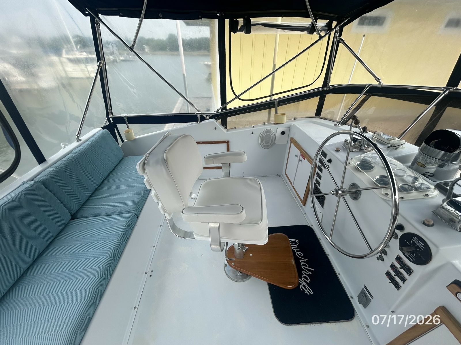 48' Hatteras flybridge port