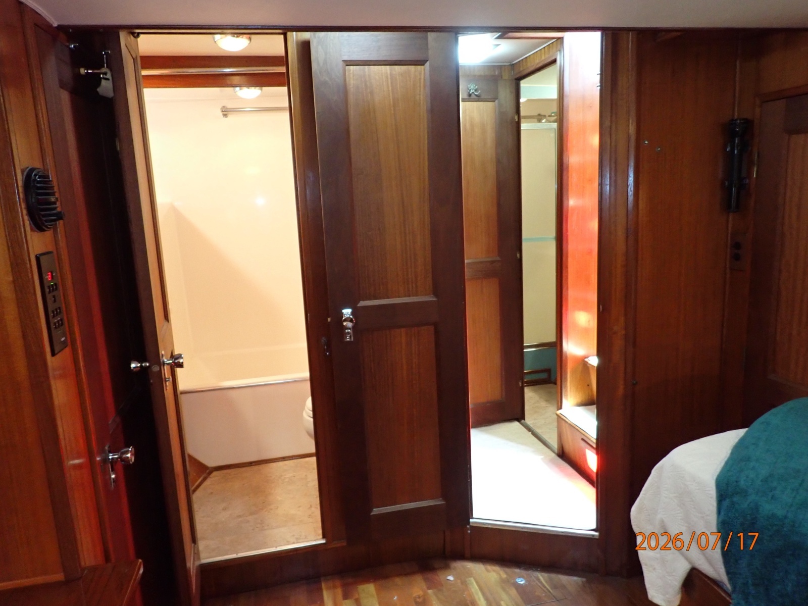 48' Hatteras master stateroom forward