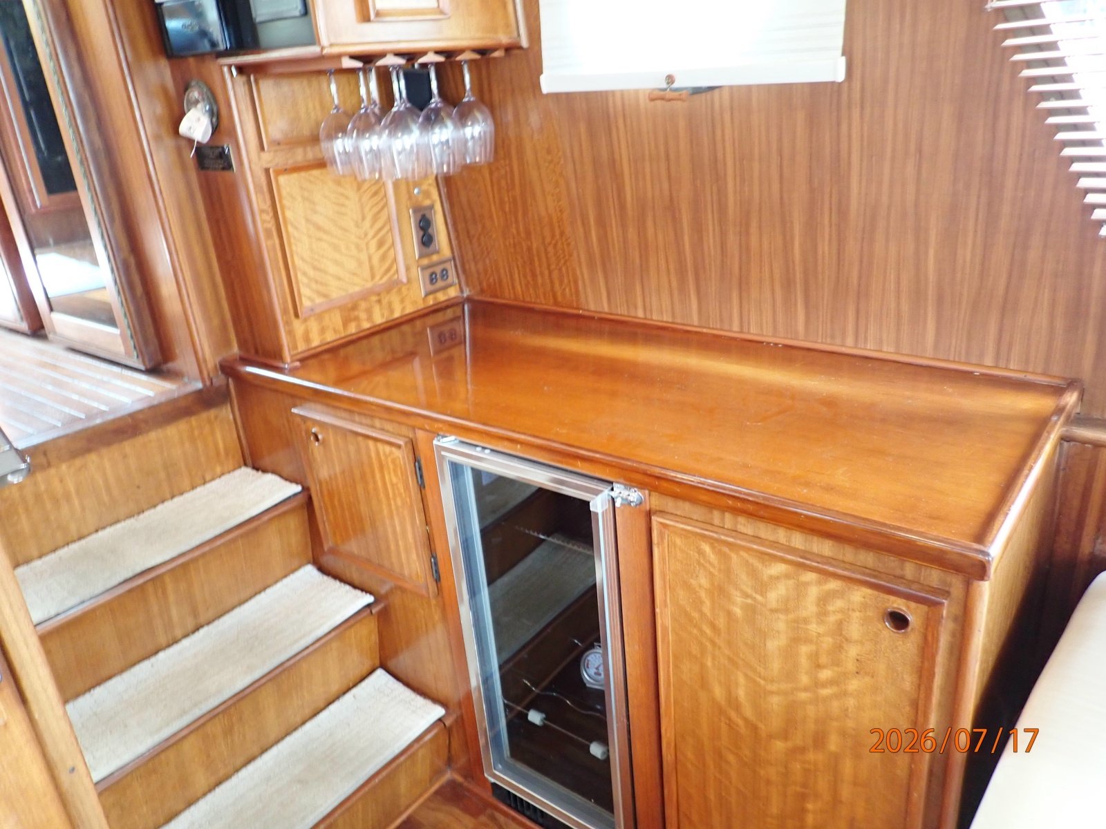 48' Hatteras salon starboard forward