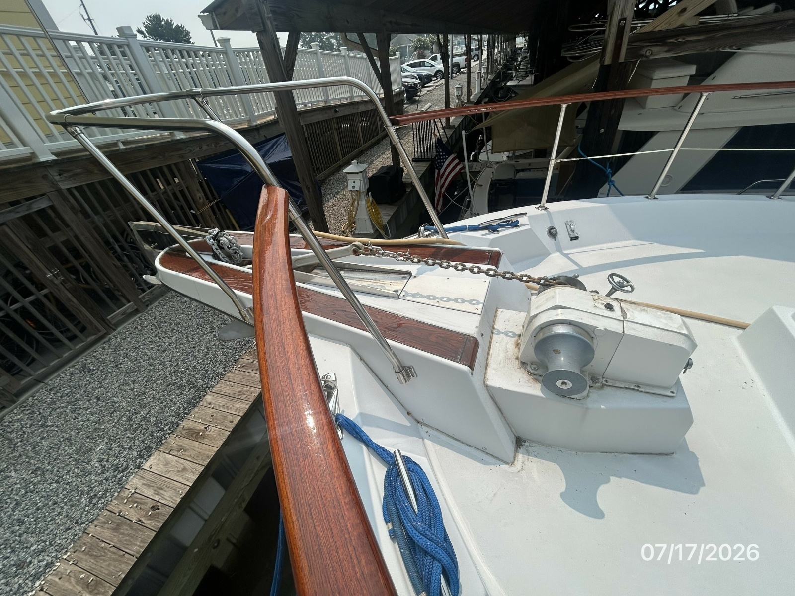 48' Hatteras anchor windlass1