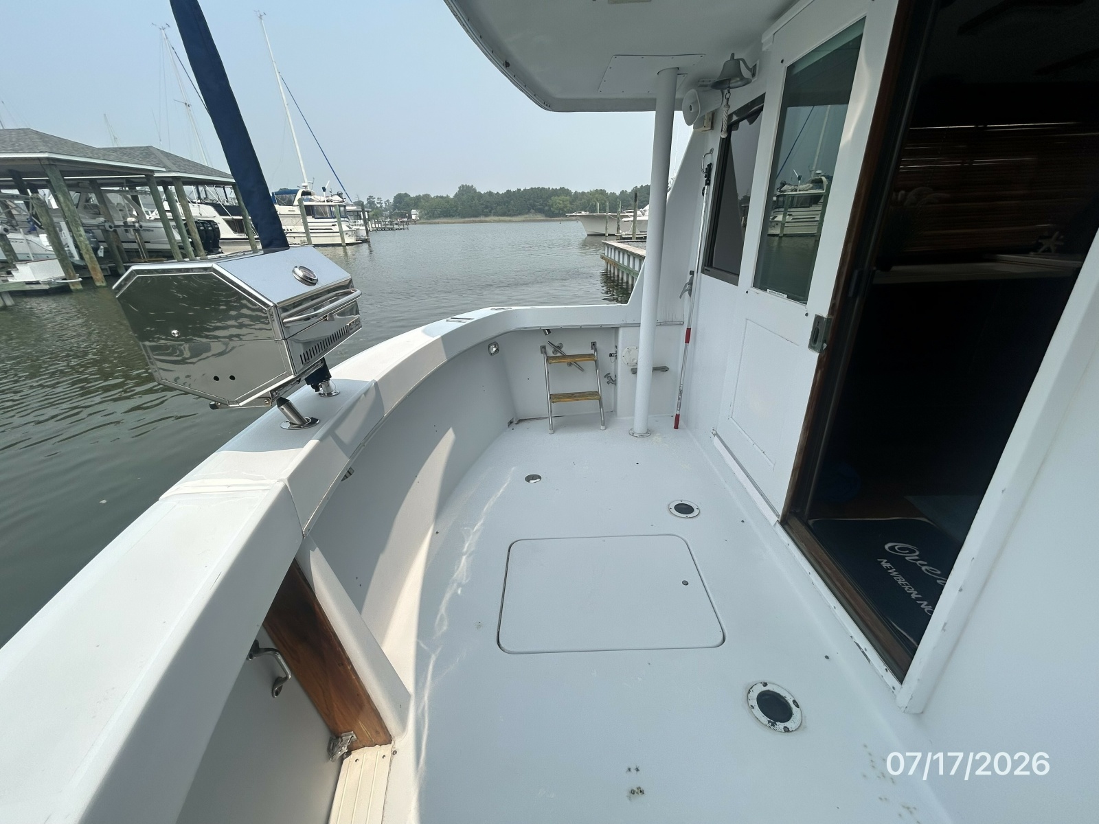 48' Hatteras cockpit port