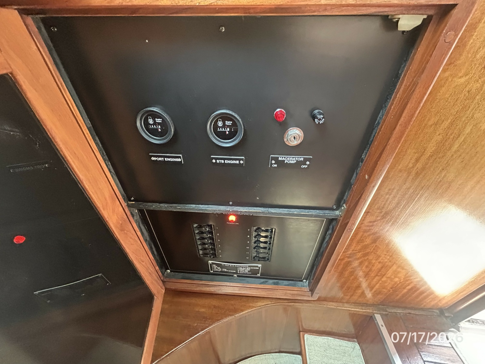 48' Hatteras electrical panel4