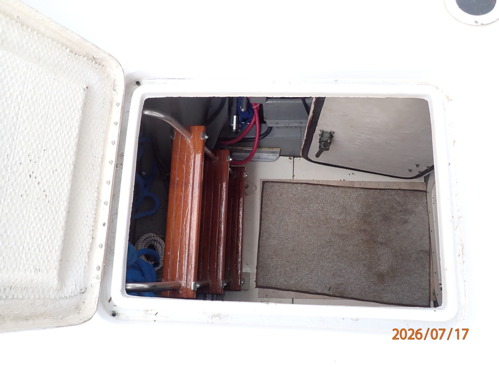 48' Hatteras lazarette access
