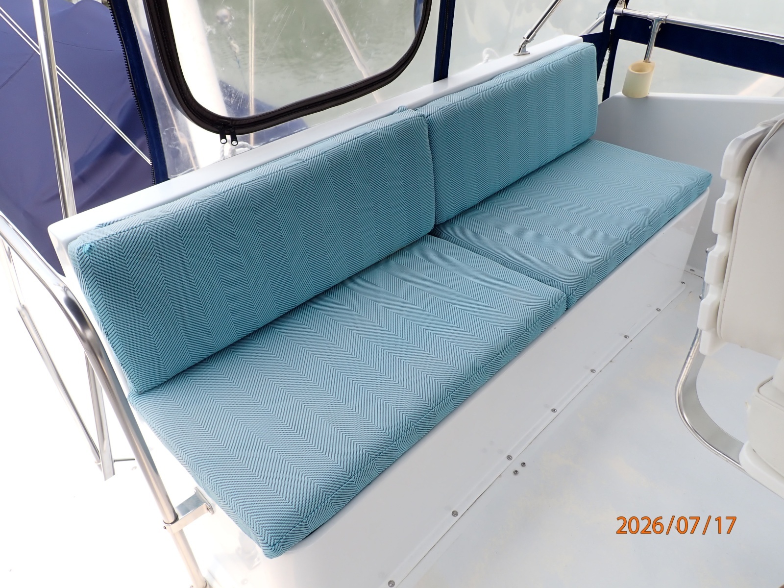 48' Hatteras flybridge aft seating