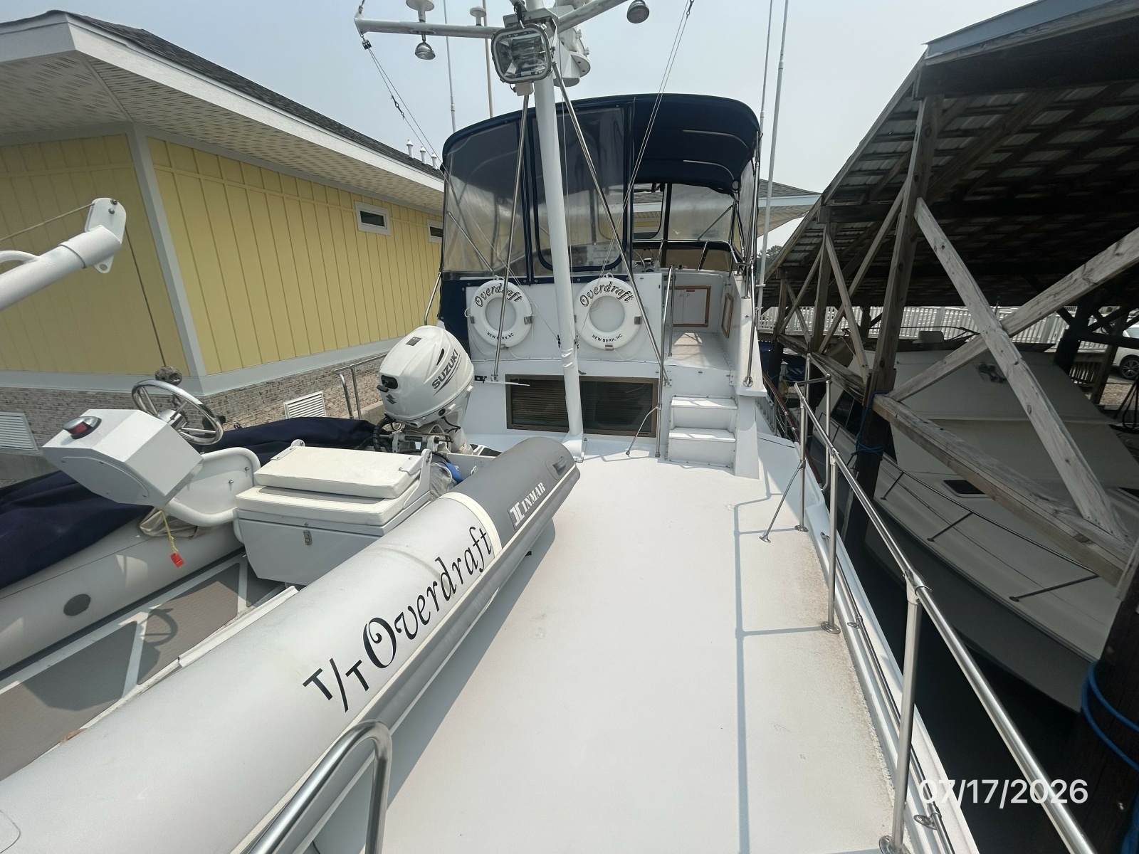 48' Hatteras tender deck forward