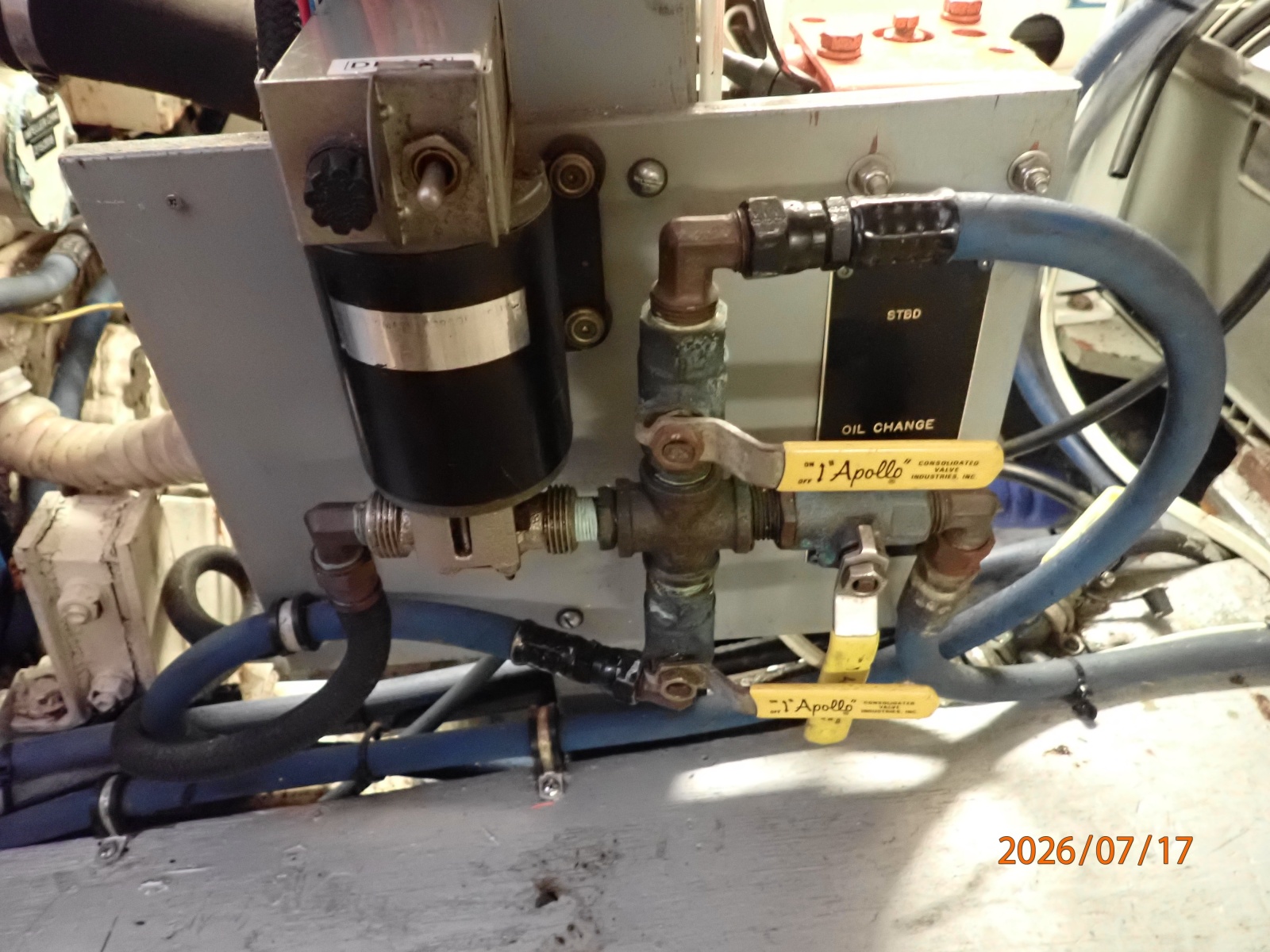 48' Hatteras oil change system