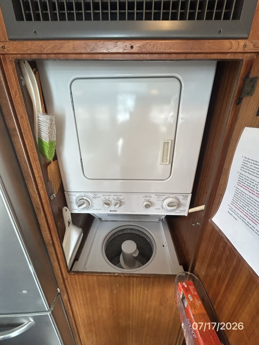 48' Hatteras washer-dryer