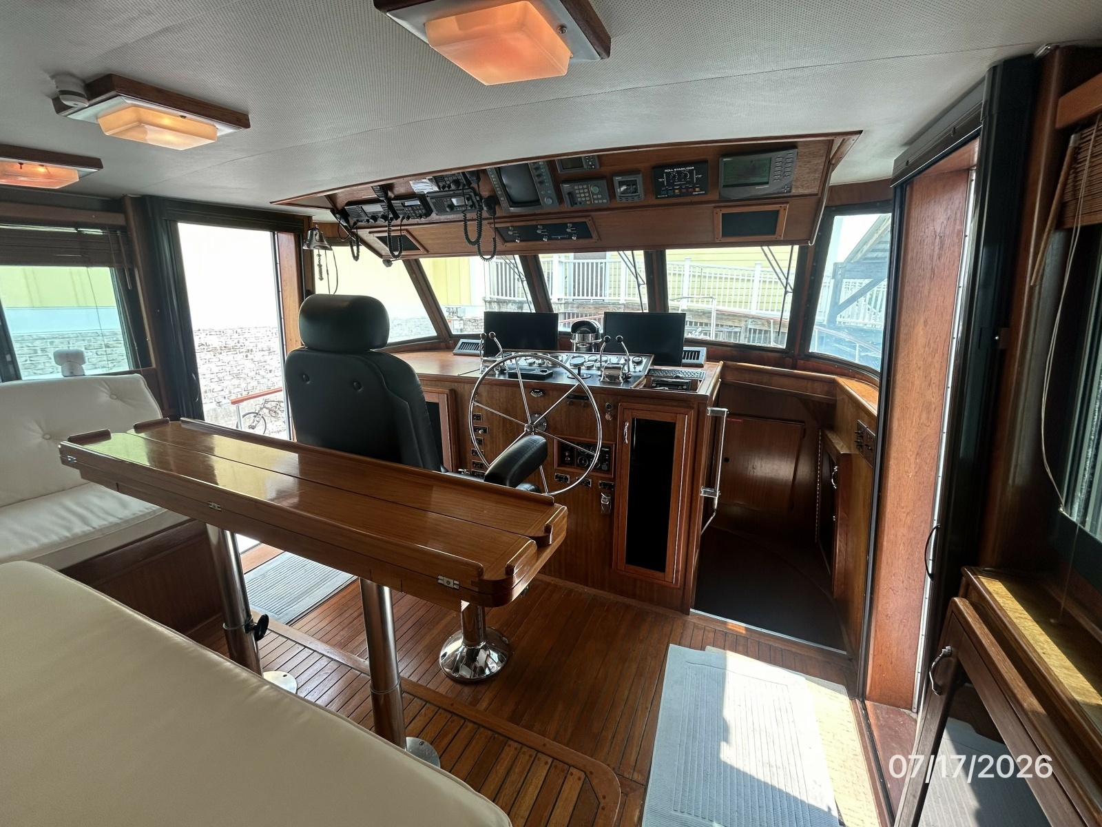 48' Hatteras pilothouse forward