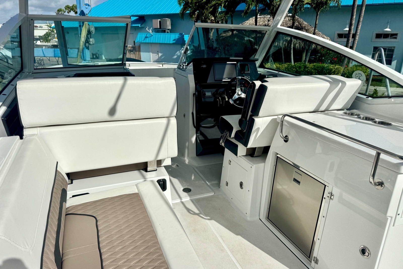 2023 Blackfin 272 DC
