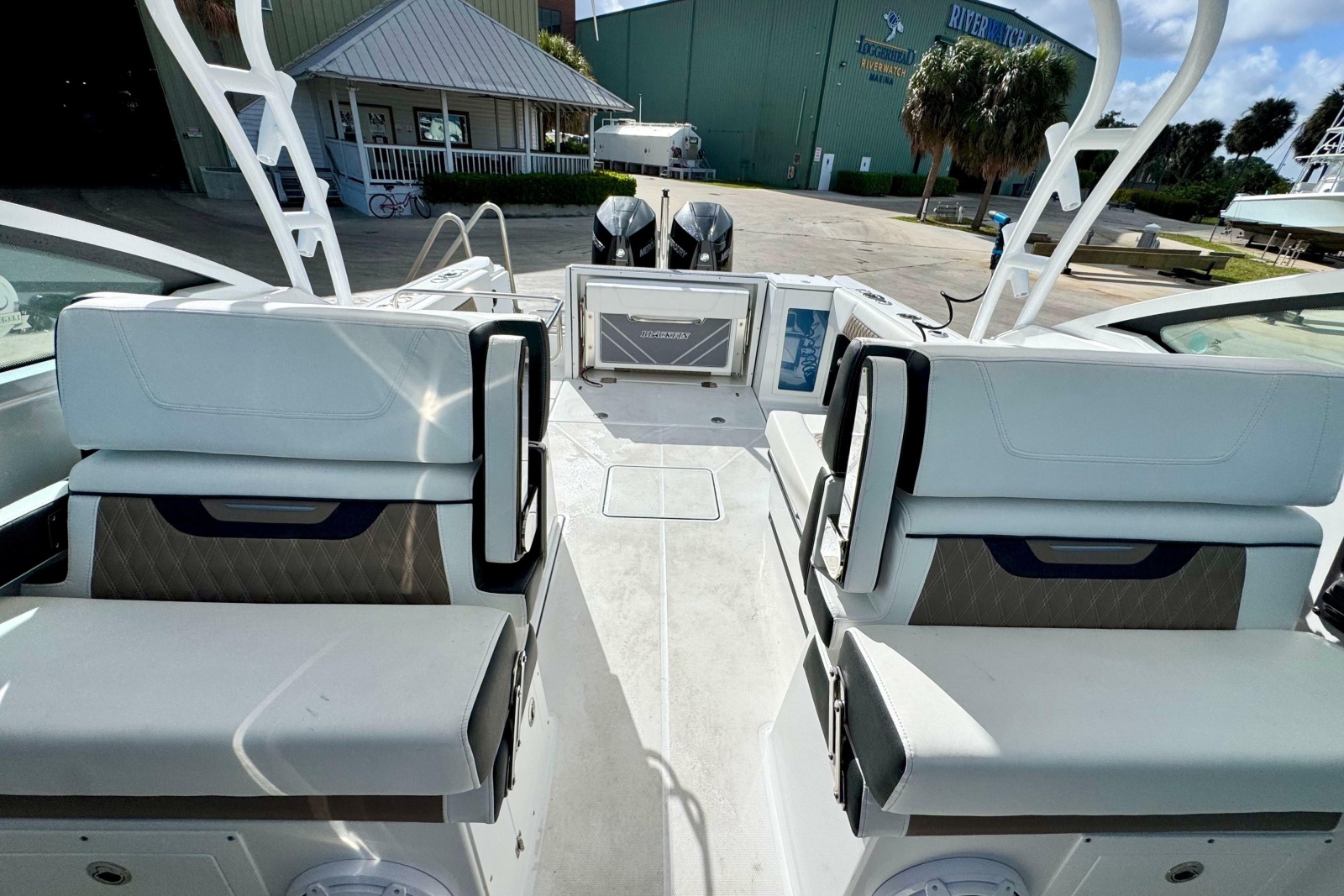2023 Blackfin 272 DC