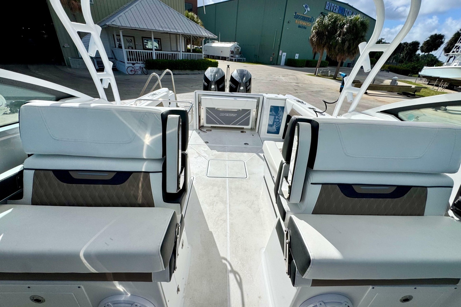 2023 Blackfin 272 DC