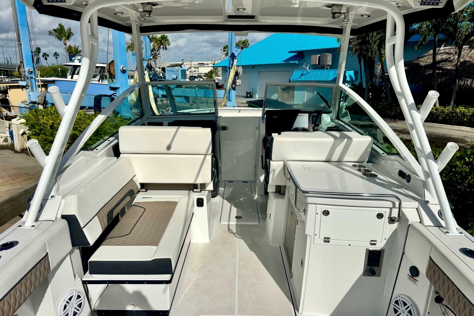 2023 Blackfin 272 DC