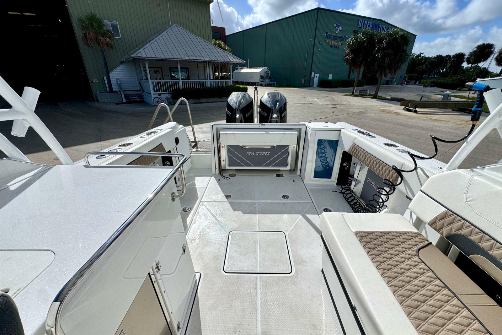 2023 Blackfin 272 DC