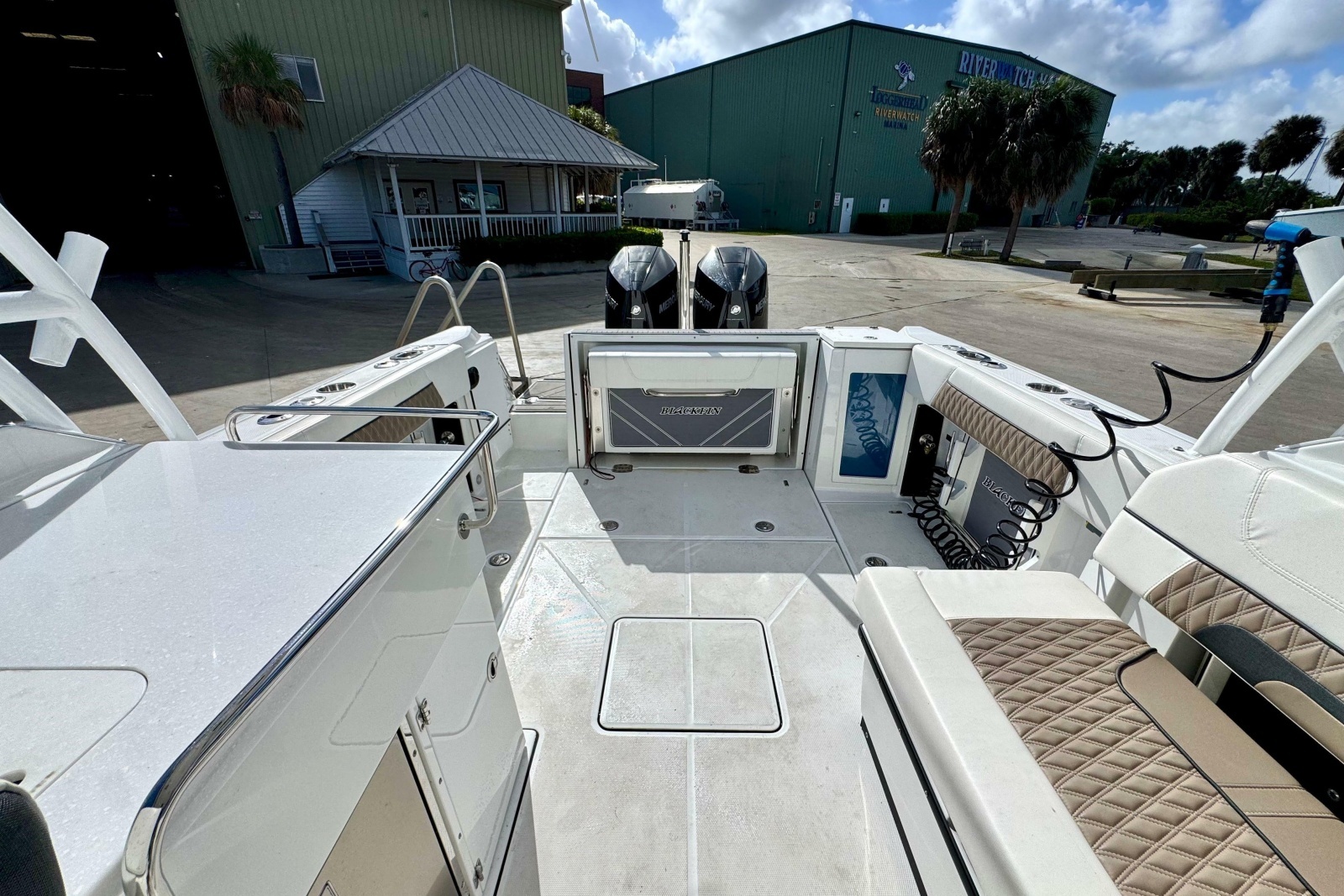 2023 Blackfin 272 DC