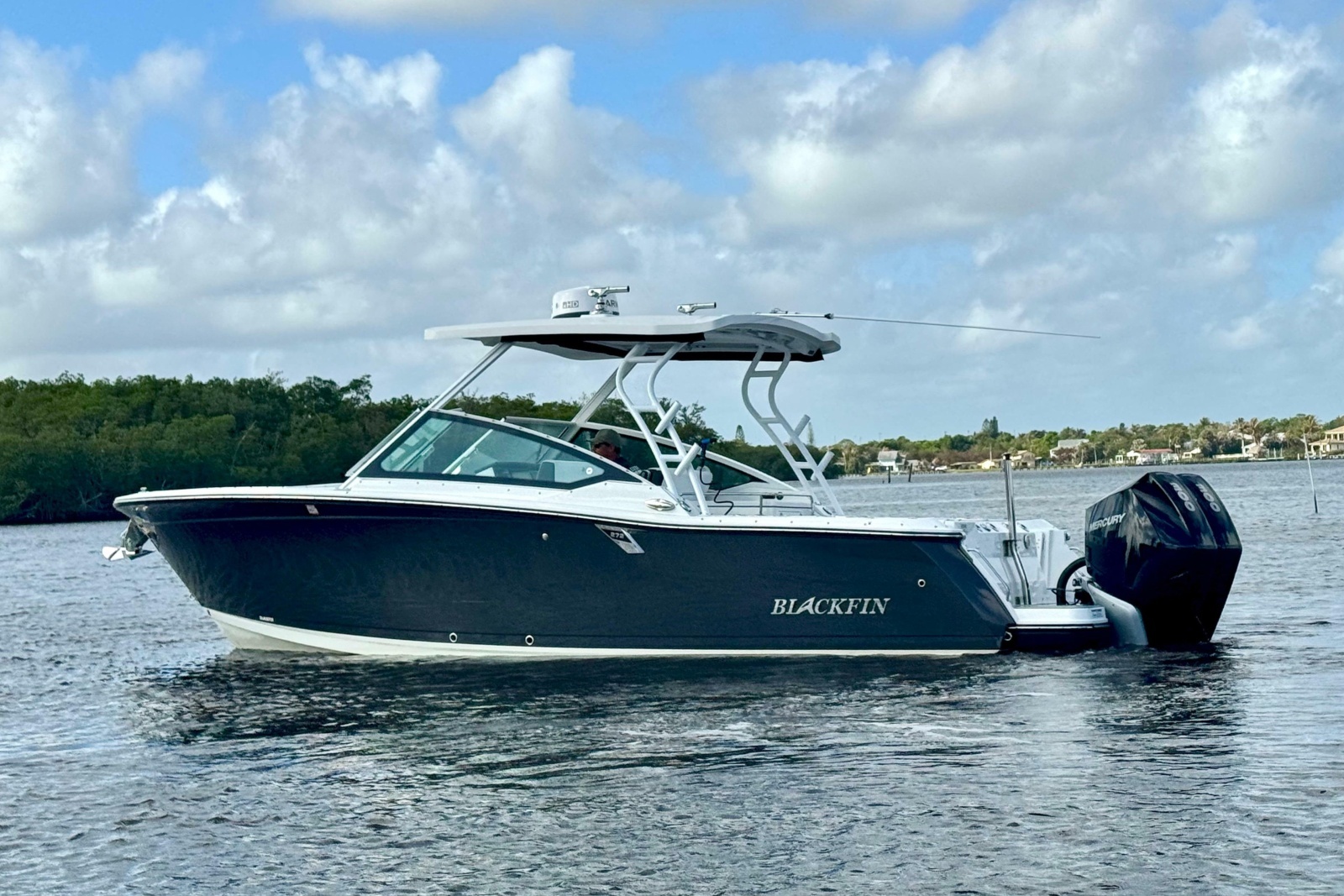 2023 Blackfin 272 DC