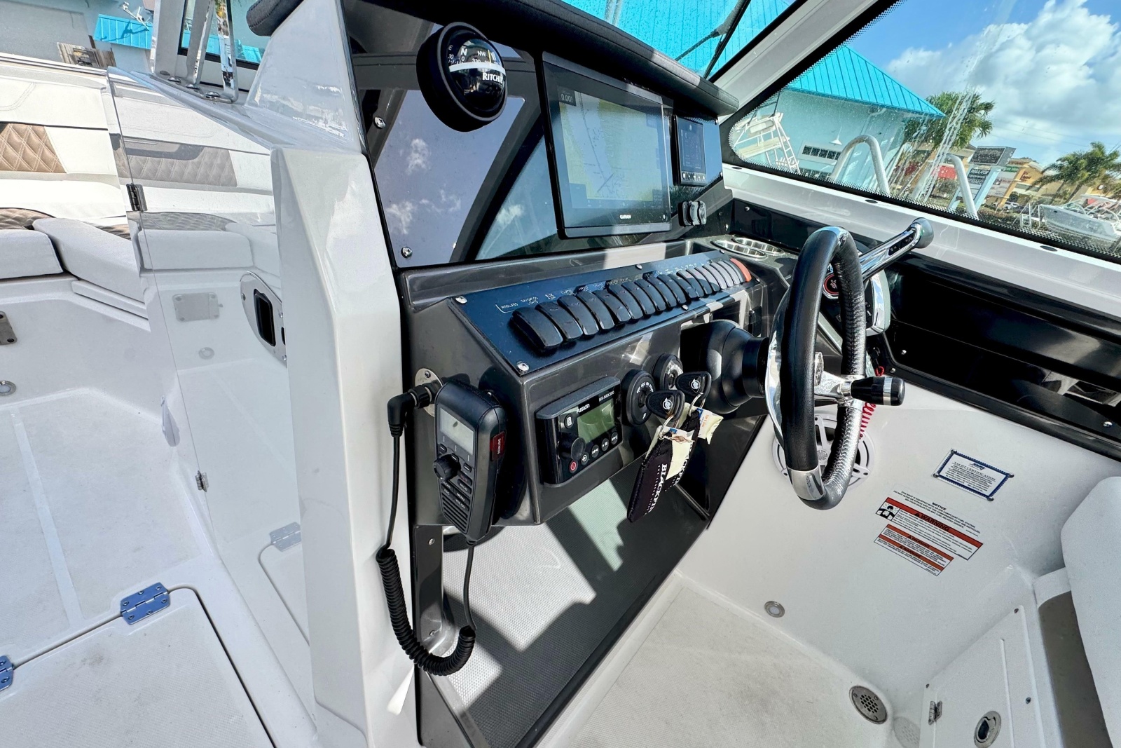 2023 Blackfin 272 DC