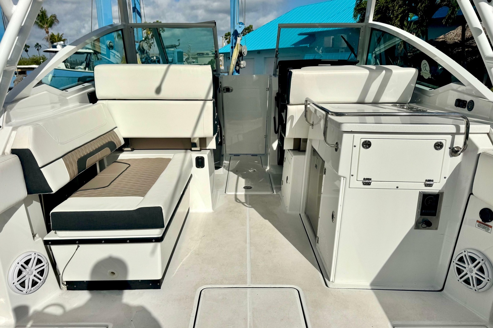 2023 Blackfin 272 DC