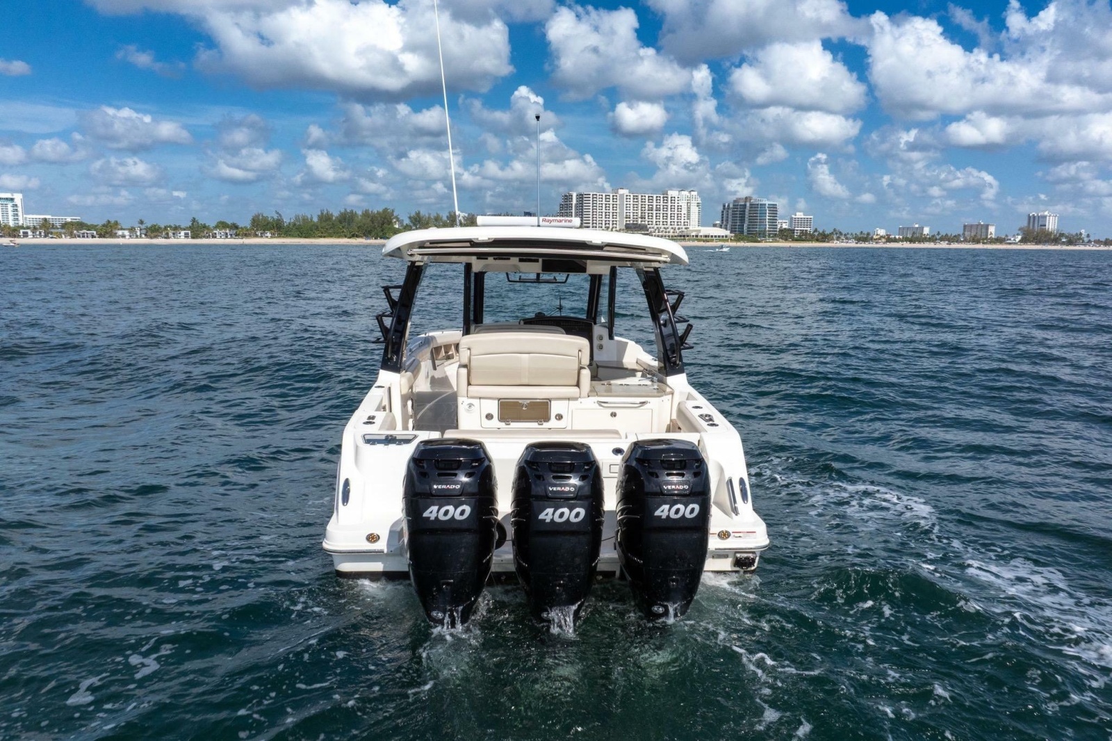 2023 Boston Whaler 350 Realm