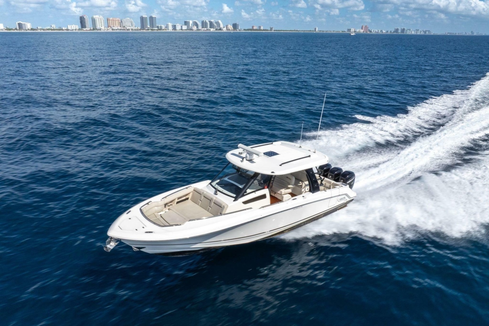 2023 Boston Whaler 350 Realm