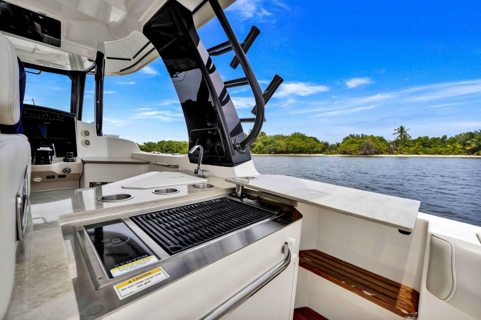 2023 Boston Whaler 350 Realm