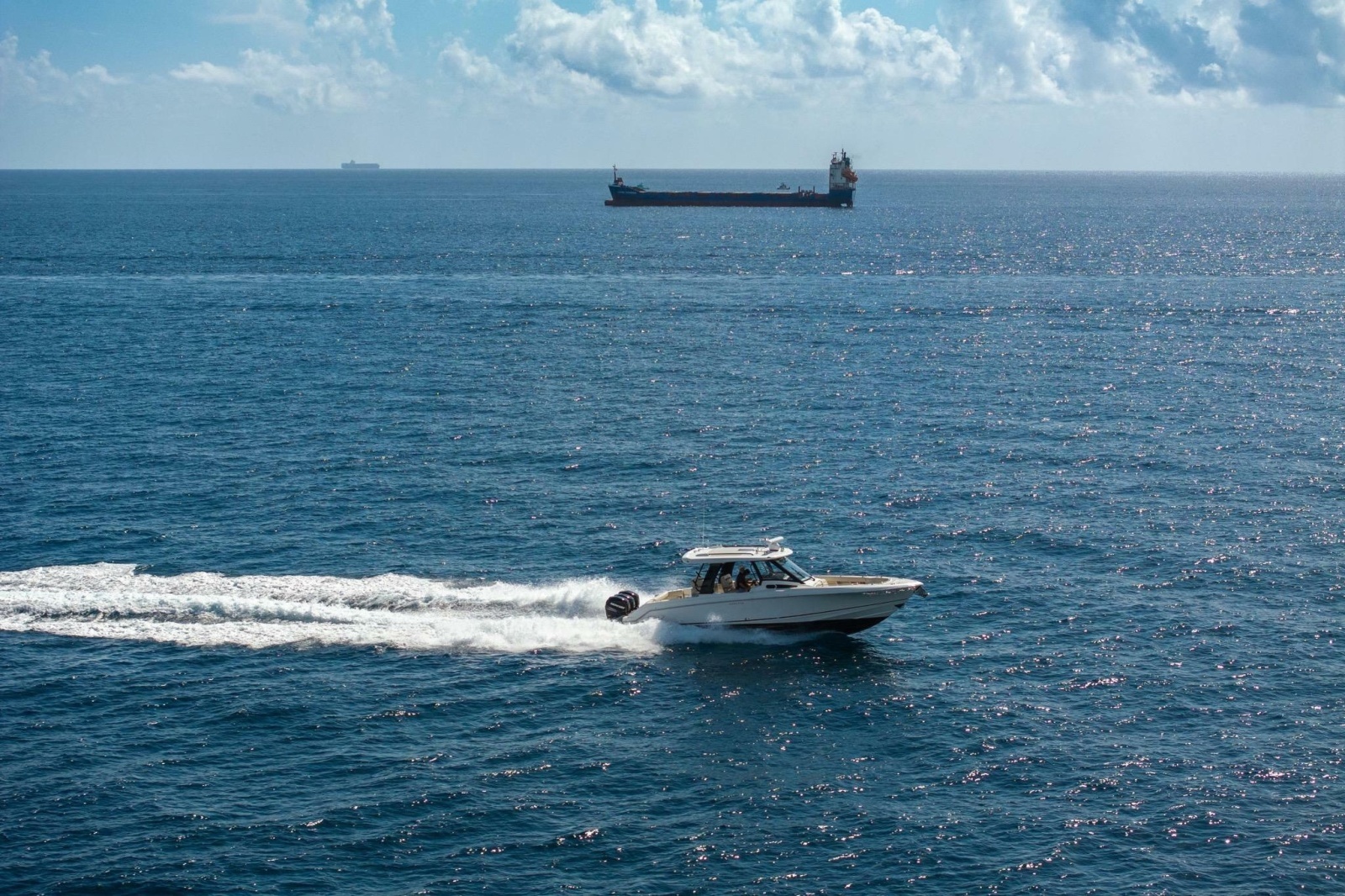2023 Boston Whaler 350 Realm
