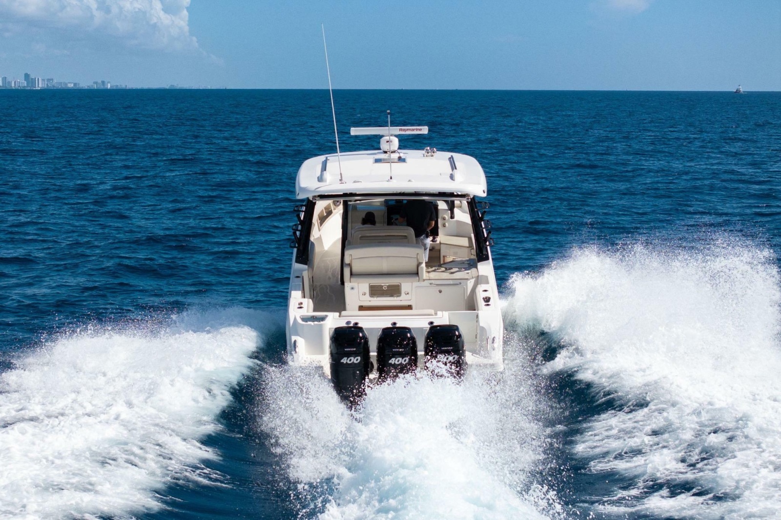 2023 Boston Whaler 350 Realm