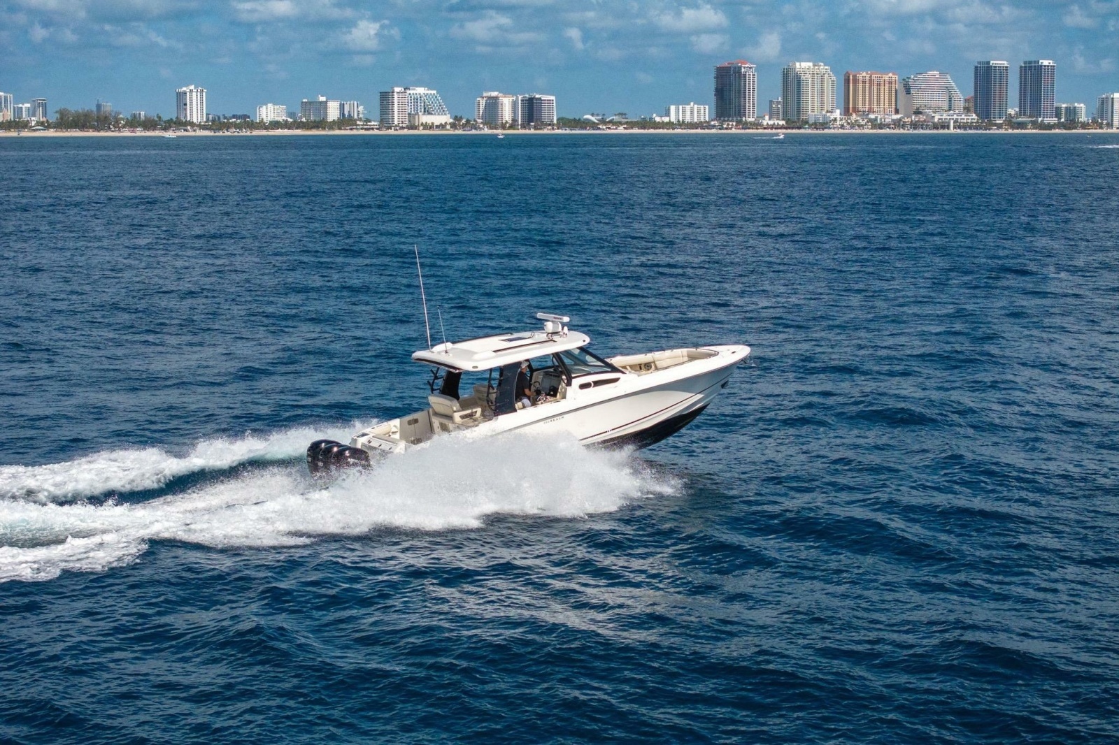 2023 Boston Whaler 350 Realm