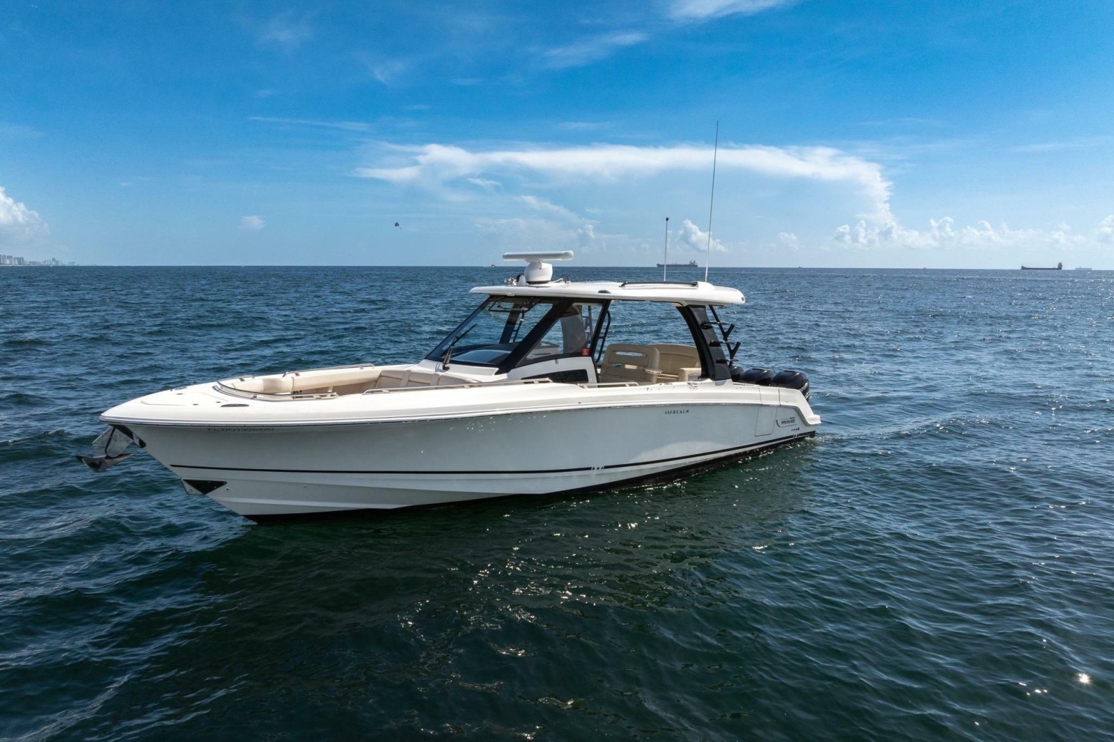 2023 Boston Whaler 350 Realm