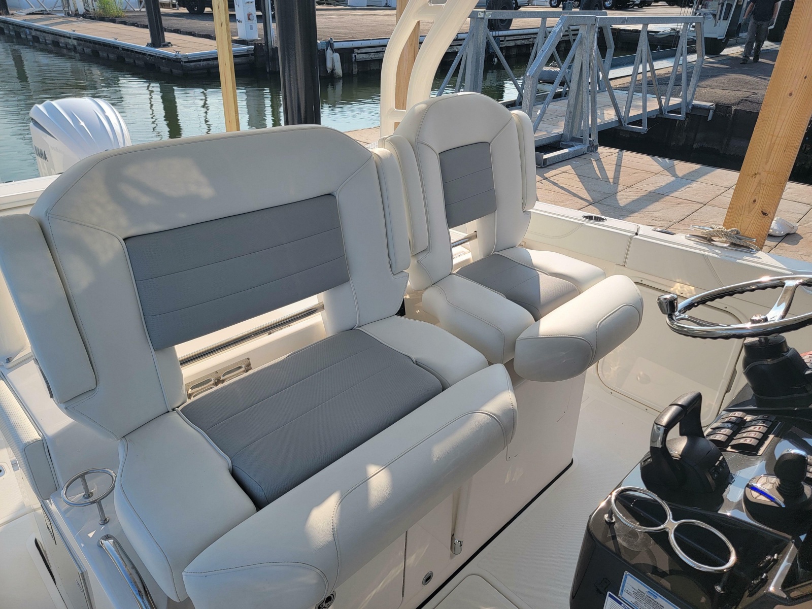 2023 Pursuit S 328 Sport