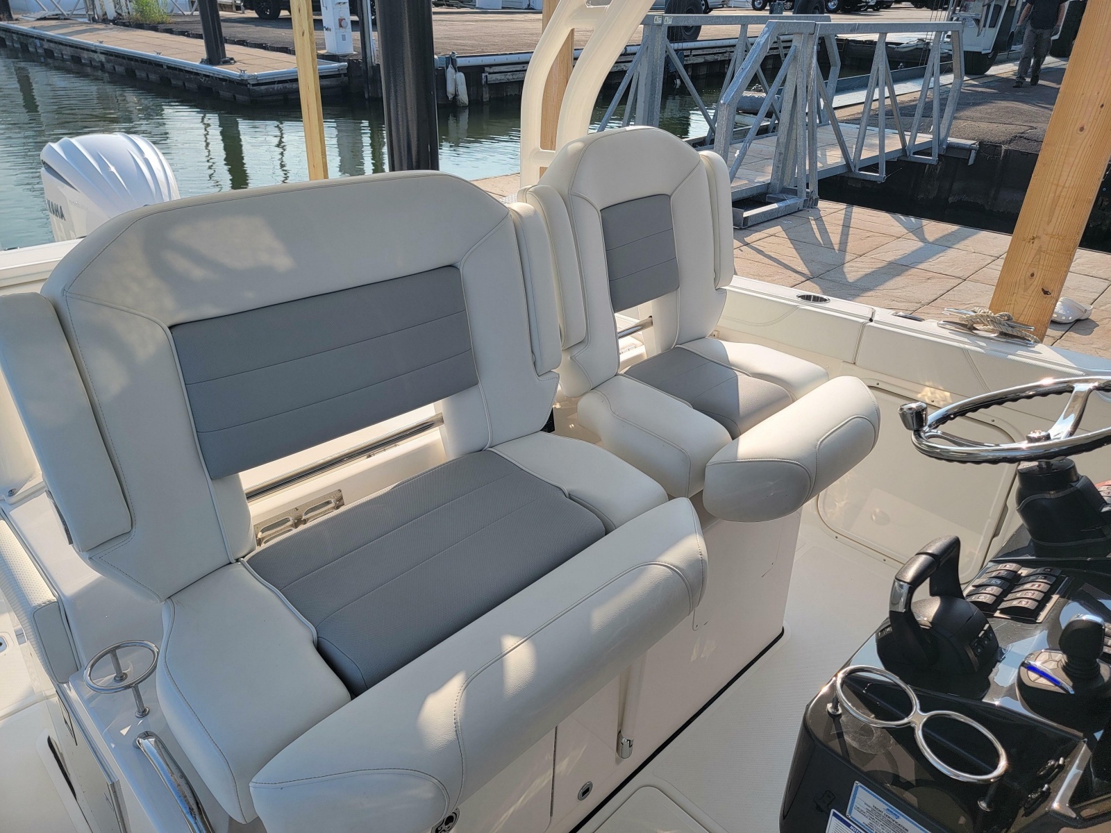 2023 Pursuit S 328 Sport