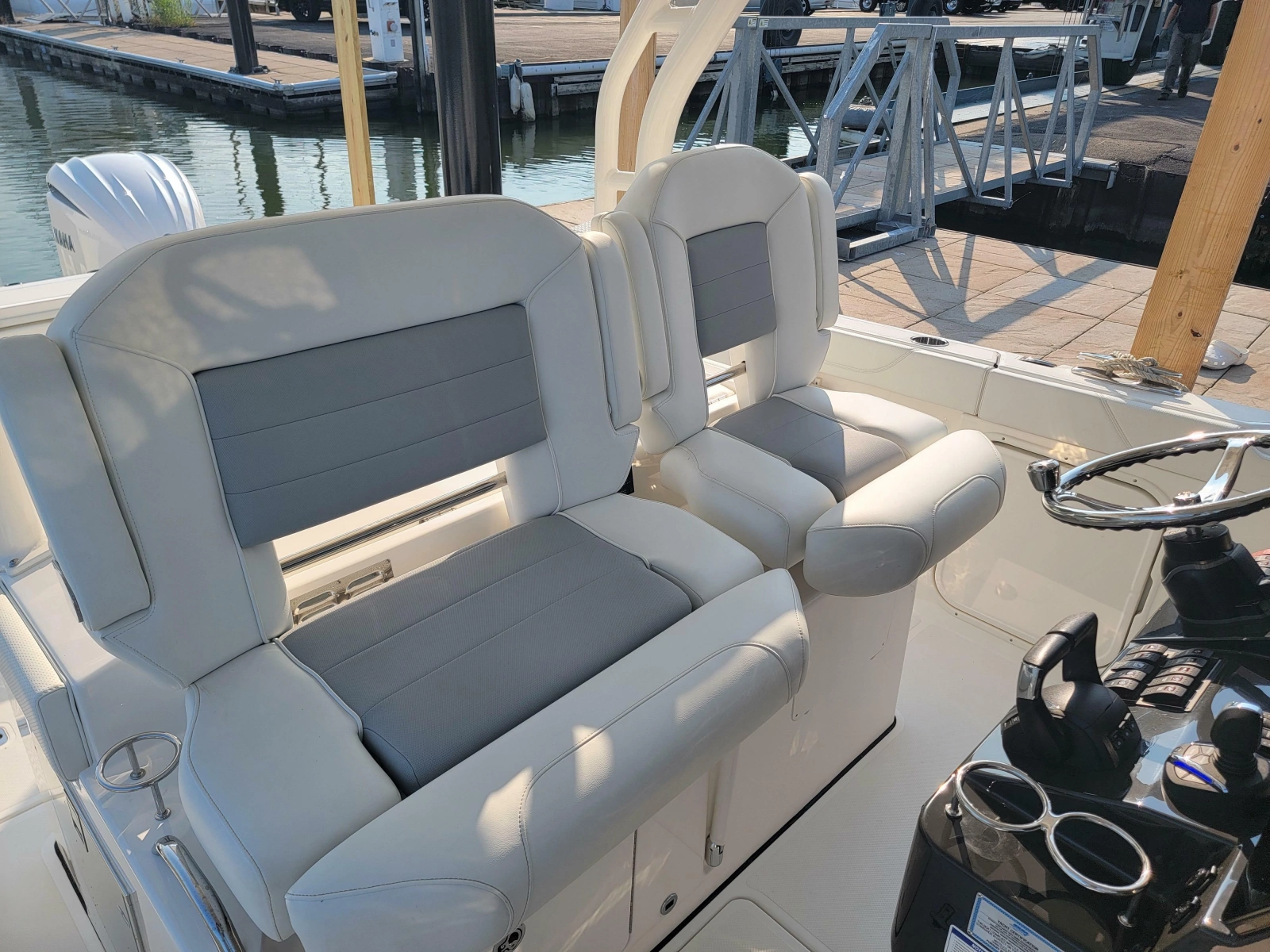 2023 Pursuit S 328 Sport