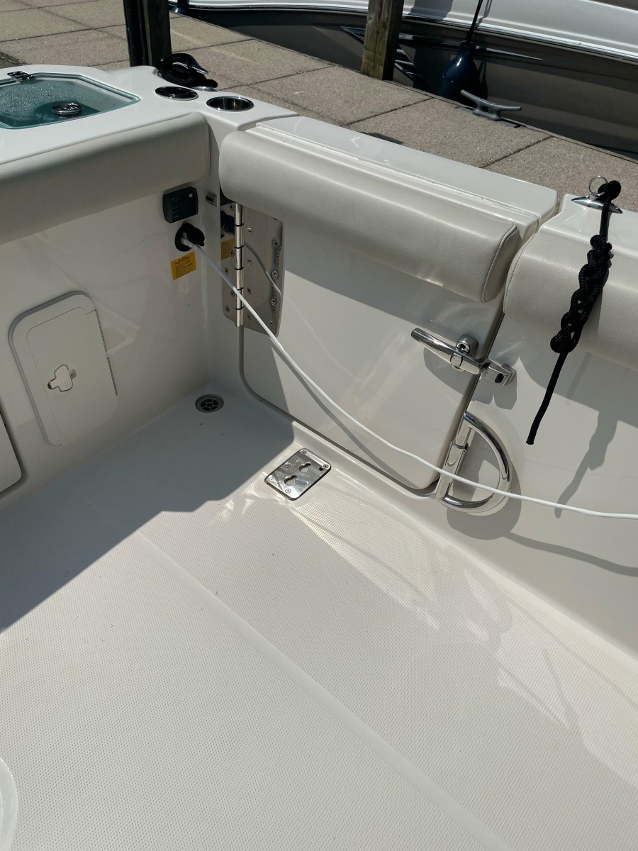 2023 Sailfish 276 DC