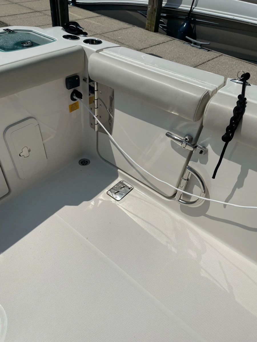 2023 Sailfish 276 DC