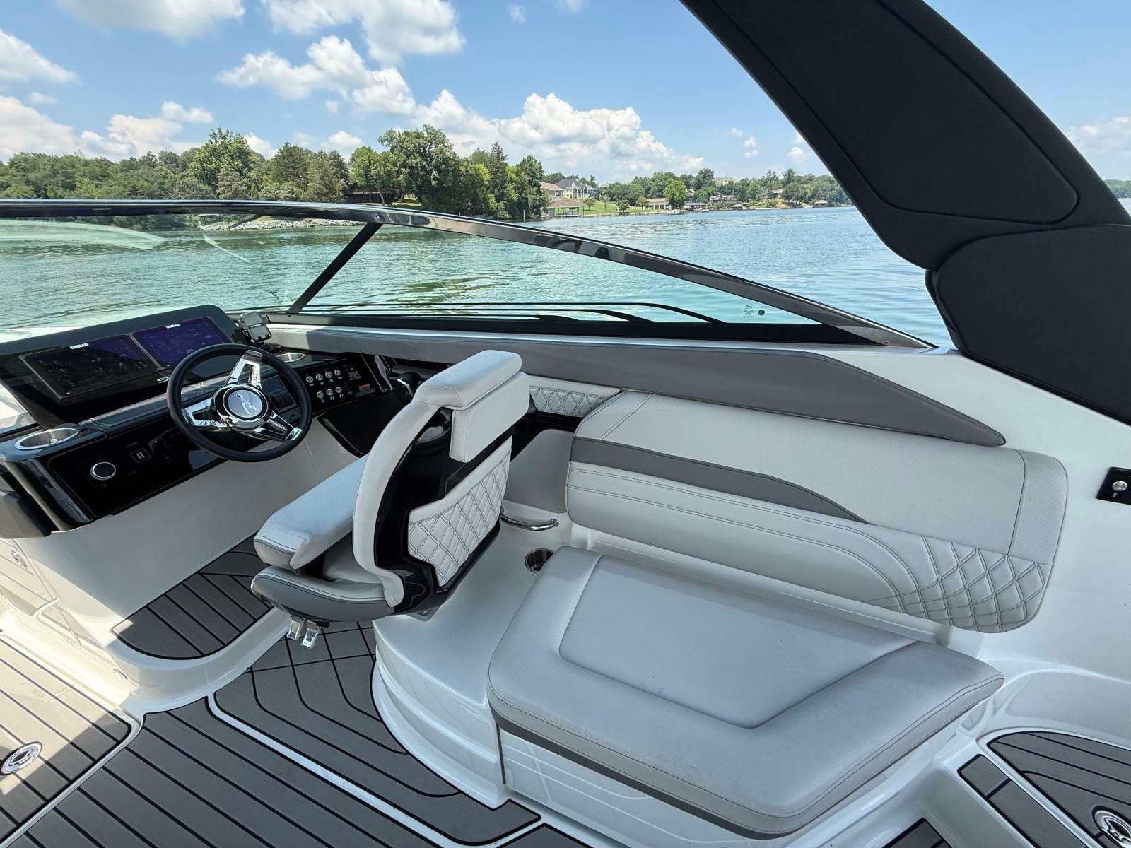 2023 Sea Ray SLX 260 Surf