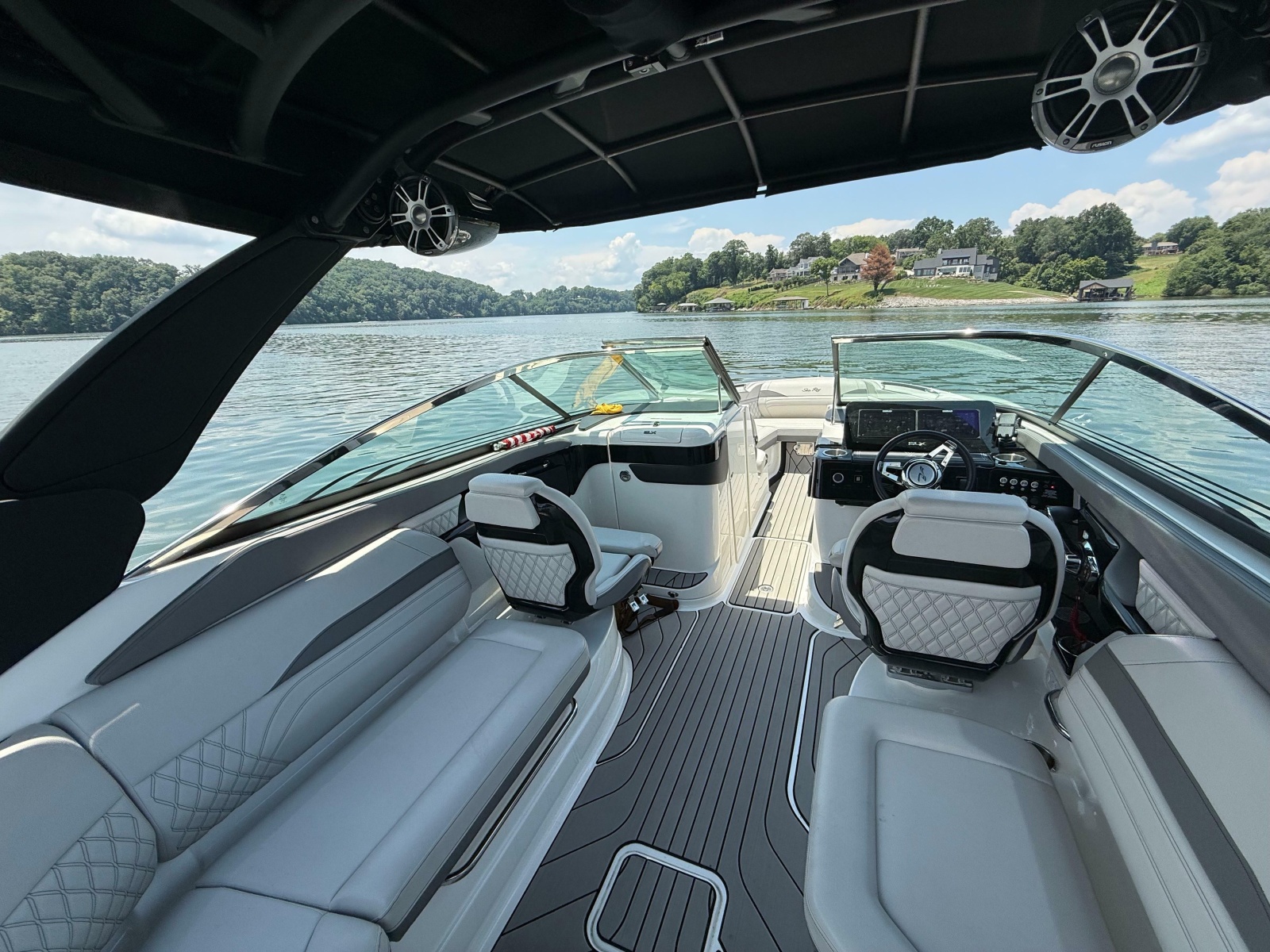 2023 Sea Ray SLX 260 Surf