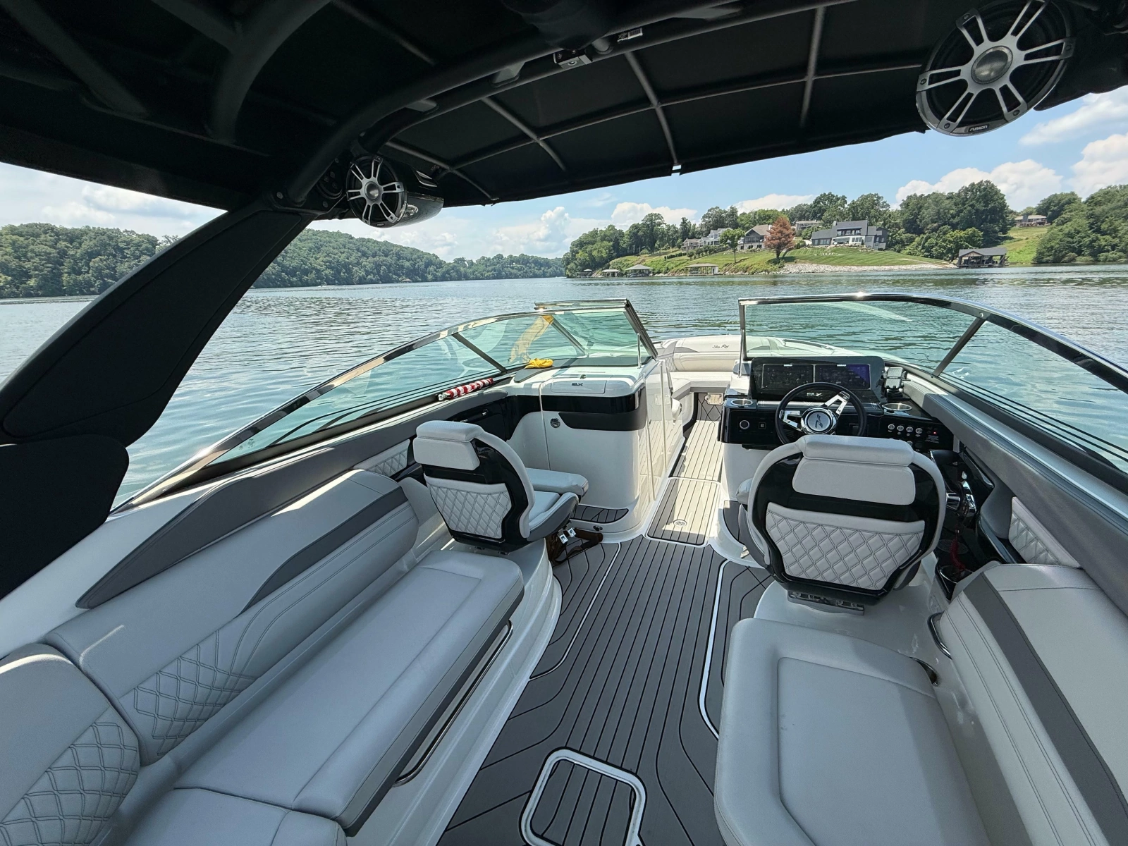 2023 Sea Ray SLX 260 Surf