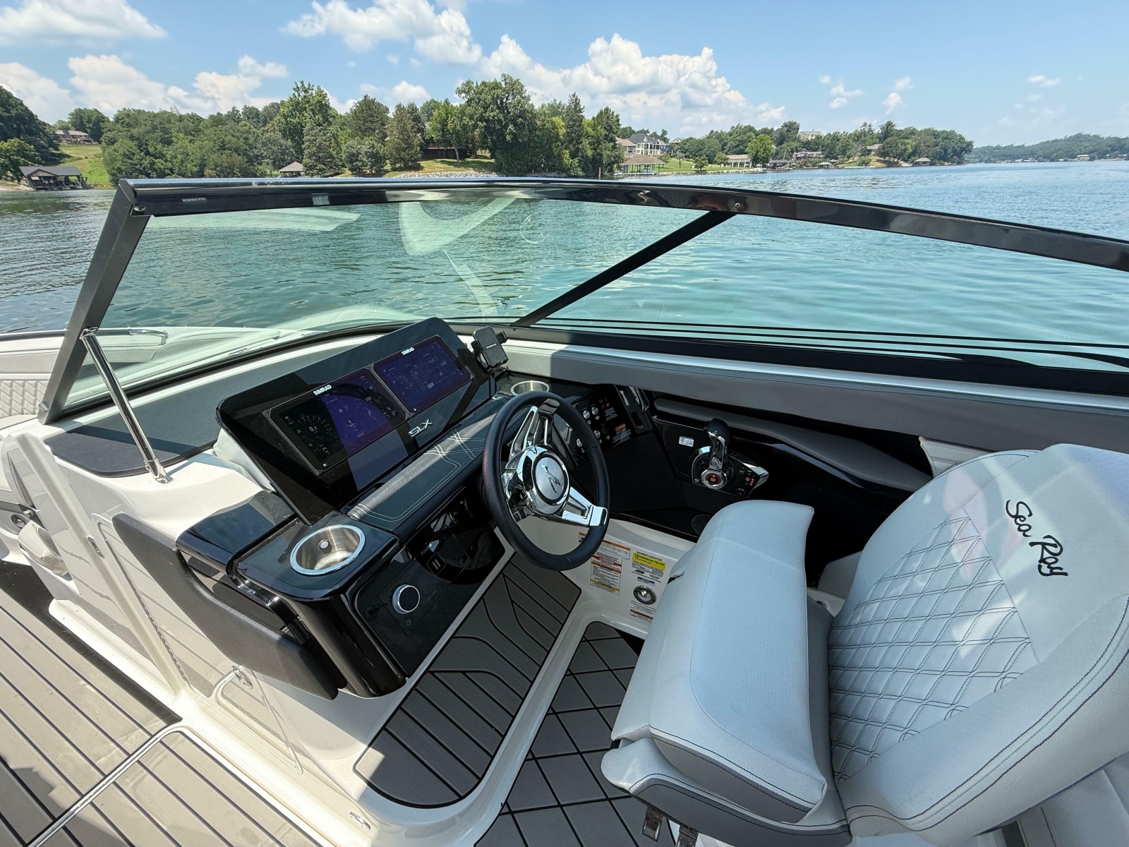 2023 Sea Ray SLX 260 Surf