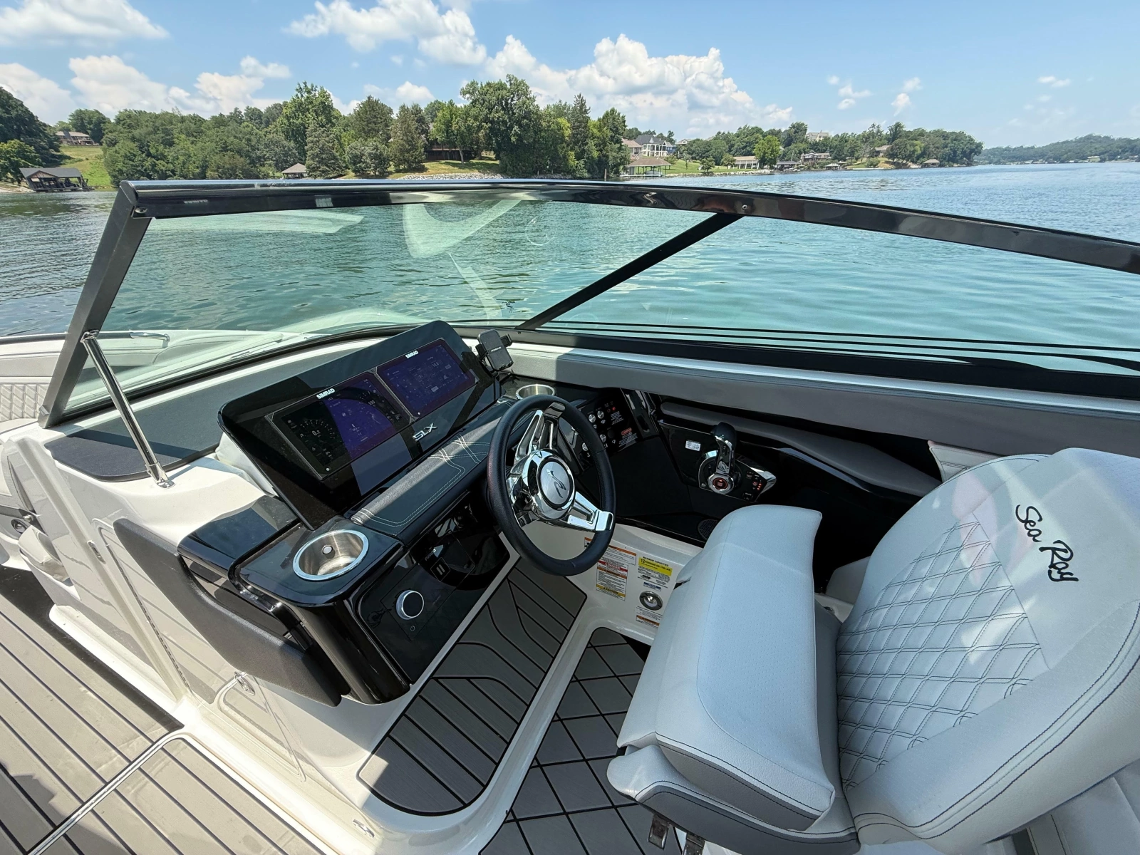 2023 Sea Ray SLX 260 Surf
