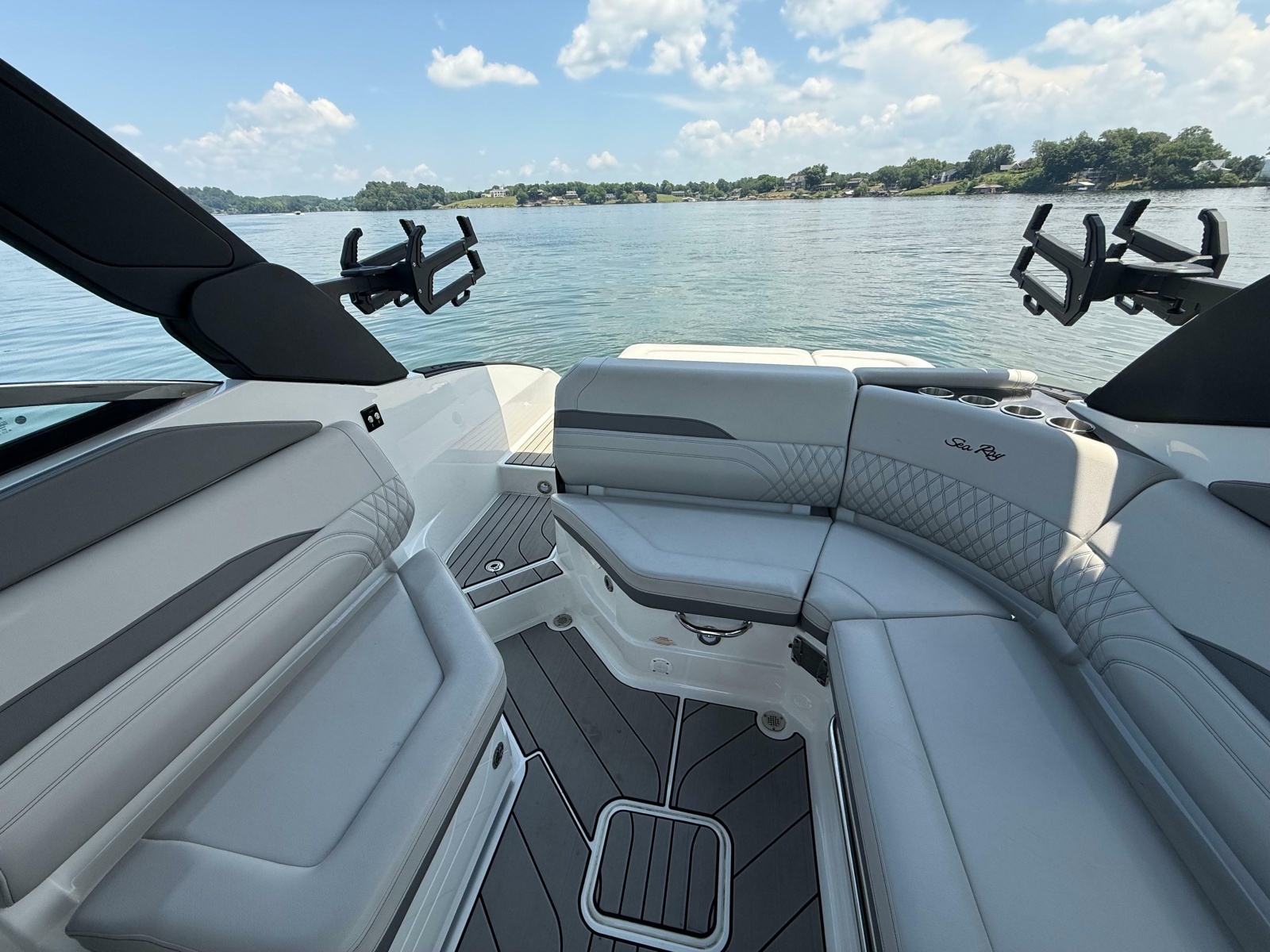 2023 Sea Ray SLX 260 Surf