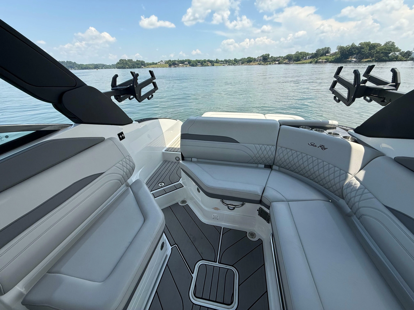 2023 Sea Ray SLX 260 Surf