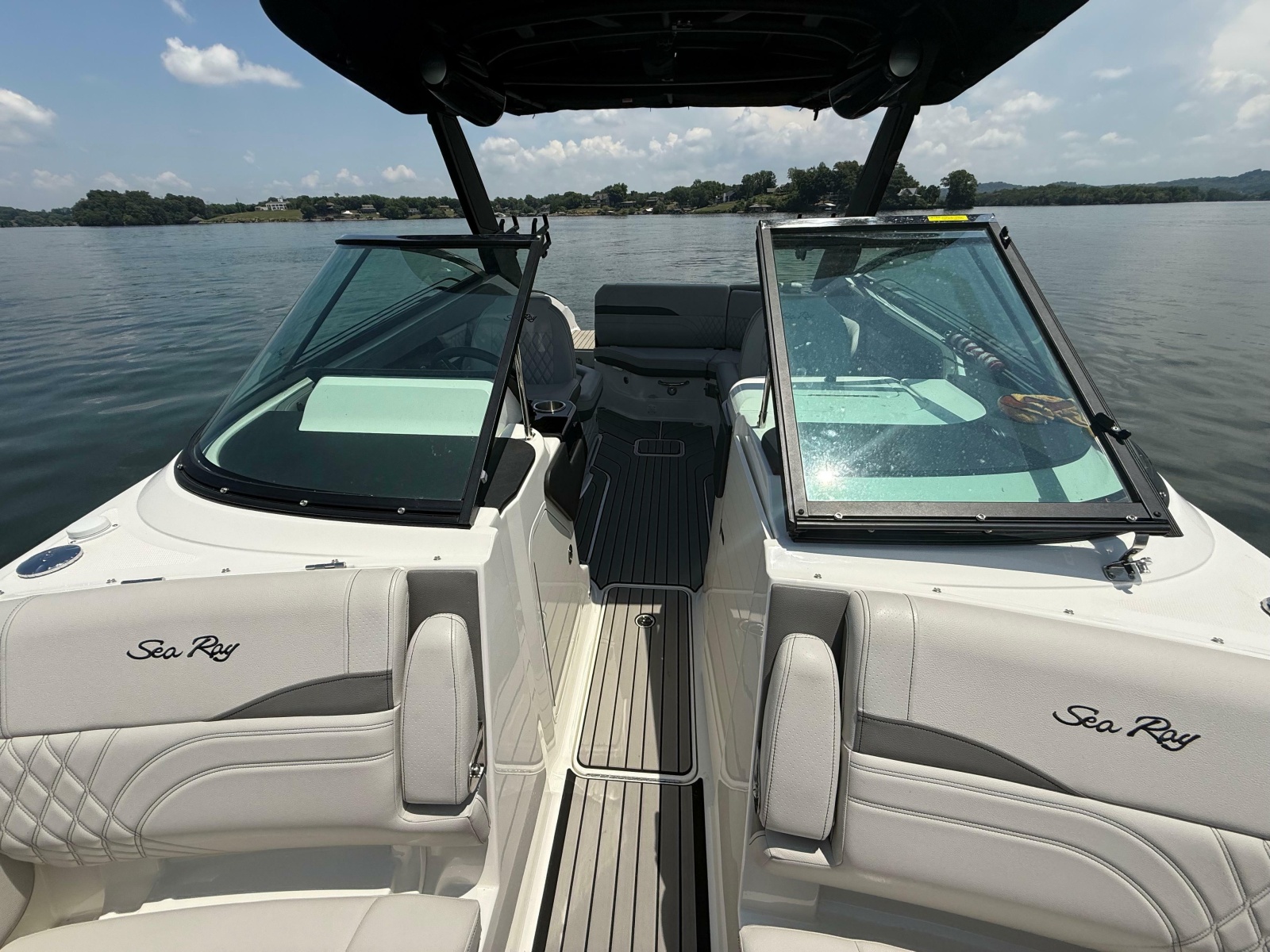 2023 Sea Ray SLX 260 Surf