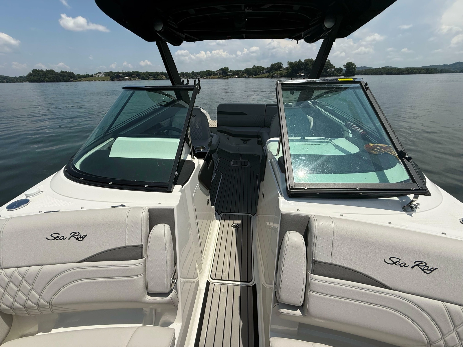 2023 Sea Ray SLX 260 Surf
