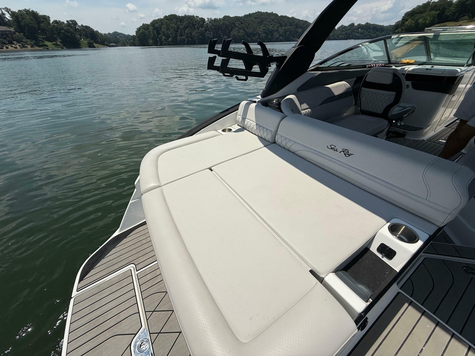 2023 Sea Ray SLX 260 Surf