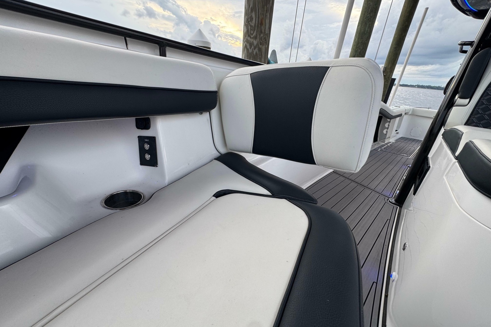 2023 Tidewater 320 CC Adventure