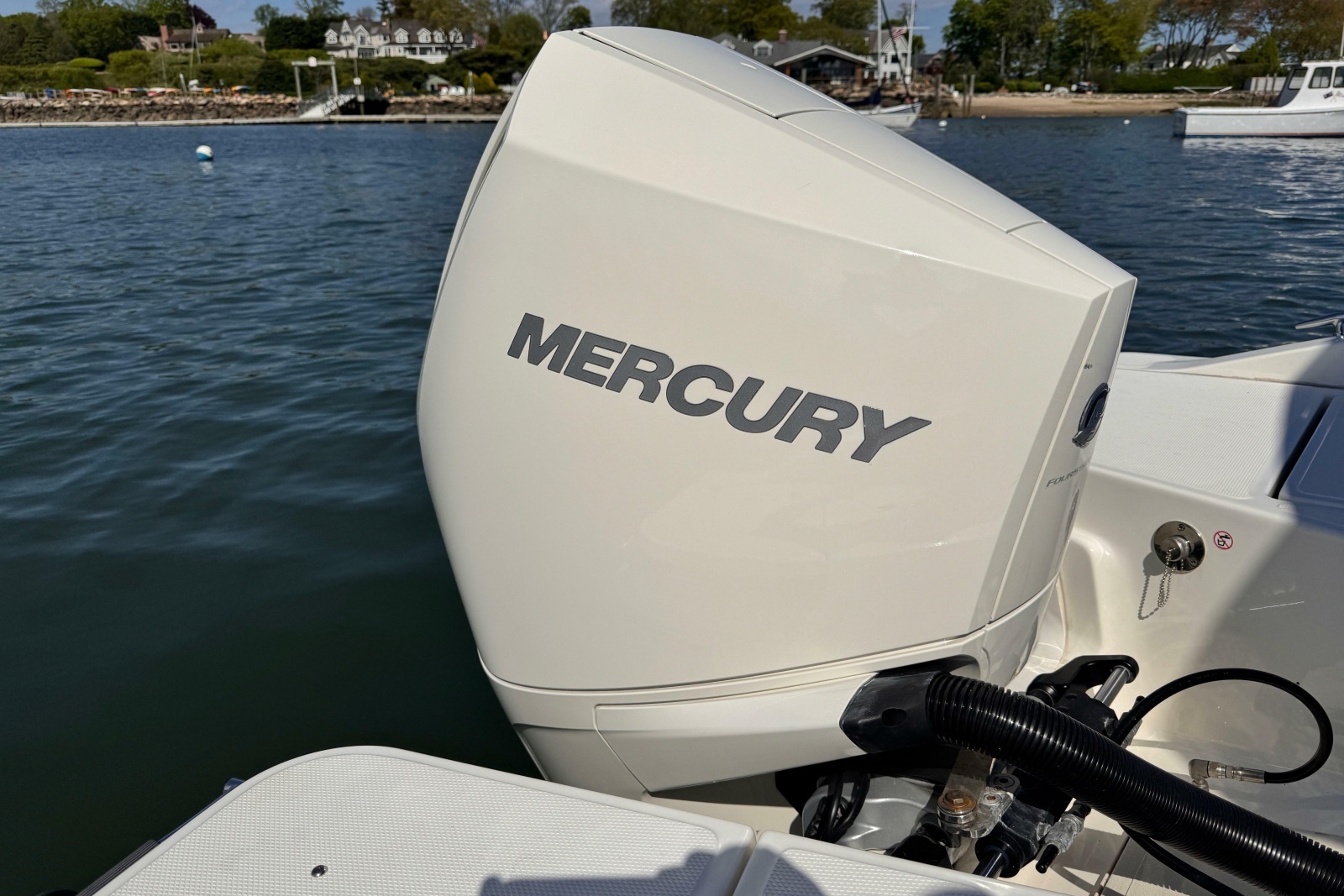 2022 Boston Whaler 220 Dauntless