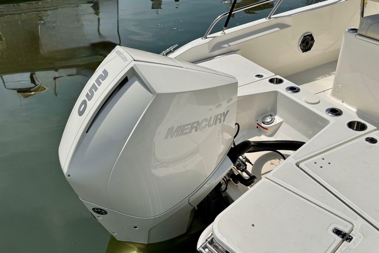 2022 Boston Whaler 220 Dauntless
