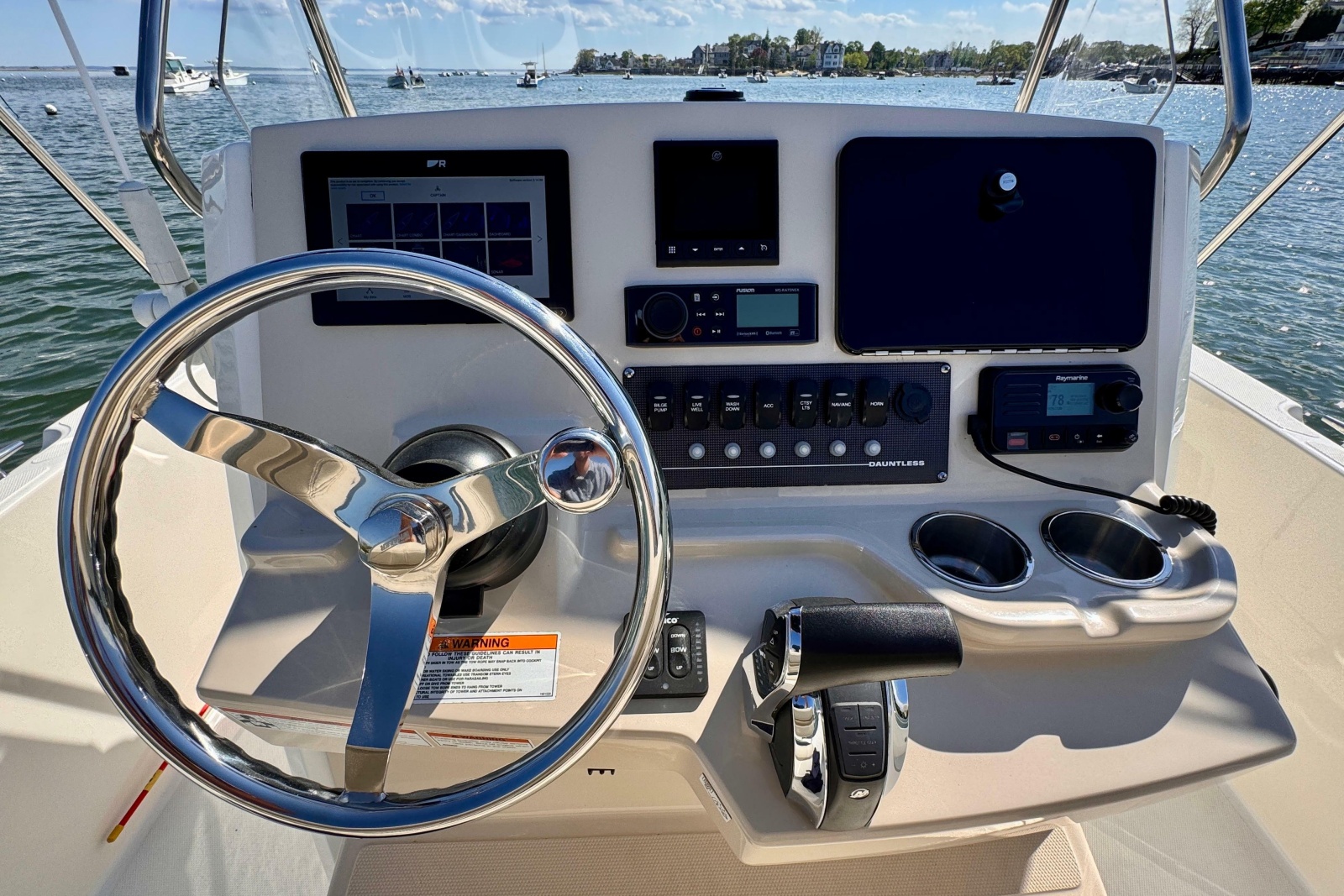 2022 Boston Whaler 220 Dauntless
